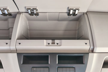 ŷ������ 4.5L���� 240���� 4X2 ��ʿ��8�� 9.8����ʽ�ػ���ͼƬ