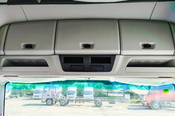 ŷ������ 4.5L���� 240���� 4X2 ��ʿ��8�� 9.8����ʽ�ػ���ͼƬ