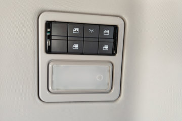 ŷ������ 4.5L���� 240���� 4X2 ��ʿ��8�� 9.8����ʽ�ػ���ͼƬ