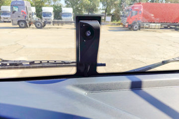 ŷ������ 4.5L���� 240���� 4X2 ��ʿ��8�� 9.8����ʽ�ػ���ͼƬ