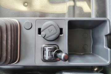 ŷ������ 4.5L���� 240���� 4X2 ��ʿ��8�� 9.8����ʽ�ػ���ͼƬ