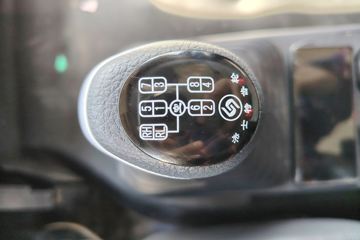 ŷ������ 4.5L���� 240���� 4X2 ��ʿ��8�� 9.8����ʽ�ػ���ͼƬ