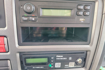 ŷ������ 4.5L���� 240���� 4X2 ��ʿ��8�� 9.8����ʽ�ػ���ͼƬ