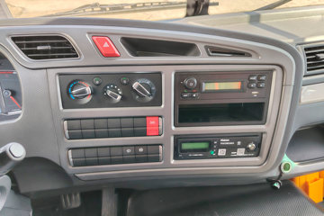 ŷ������ 4.5L���� 240���� 4X2 ��ʿ��8�� 9.8����ʽ�ػ���ͼƬ