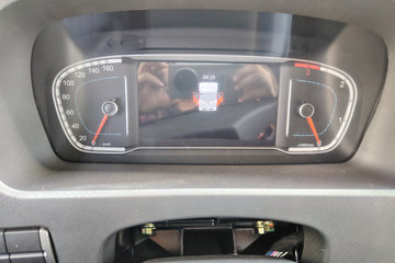 ŷ������ 4.5L���� 240���� 4X2 ��ʿ��8�� 9.8����ʽ�ػ���ͼƬ