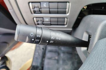 ŷ������ 4.5L���� 240���� 4X2 ��ʿ��8�� 9.8����ʽ�ػ���ͼƬ