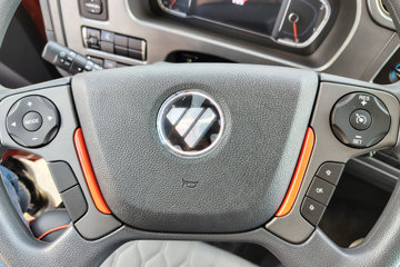 ŷ������ 4.5L���� 240���� 4X2 ��ʿ��8�� 9.8����ʽ�ػ���ͼƬ