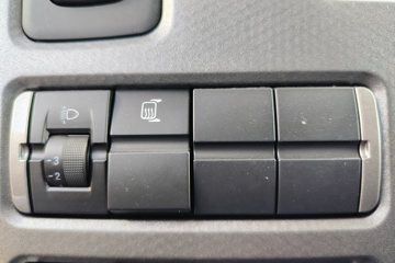 ŷ������ 4.5L���� 240���� 4X2 ��ʿ��8�� 9.8����ʽ�ػ���ͼƬ