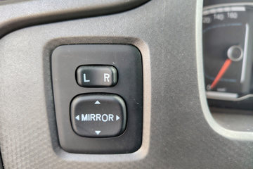 ŷ������ 4.5L���� 240���� 4X2 ��ʿ��8�� 9.8����ʽ�ػ���ͼƬ