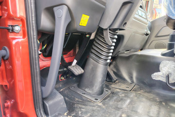 ŷ������ 4.5L���� 240���� 4X2 ��ʿ��8�� 9.8����ʽ�ػ���ͼƬ