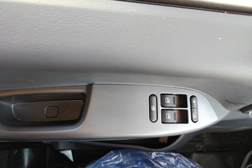 ŷ������ 4.5L���� 240���� 4X2 ��ʿ��8�� 9.8����ʽ�ػ���ͼƬ