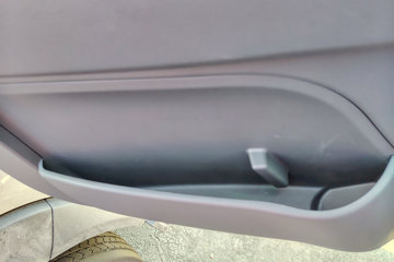 ŷ������ 4.5L���� 240���� 4X2 ��ʿ��8�� 9.8����ʽ�ػ���ͼƬ