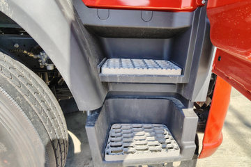 ŷ������ 4.5L���� 240���� 4X2 ��ʿ��8�� 9.8����ʽ�ػ���ͼƬ