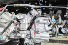 欧曼银河 4.5L柴油 240马力 4X2 法士特8档 9.8米厢式载货车