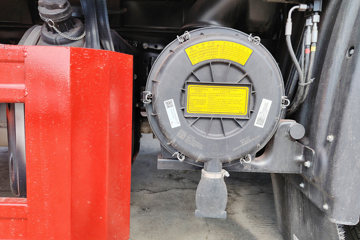 ŷ������ 4.5L���� 240���� 4X2 ��ʿ��8�� 9.8����ʽ�ػ���ͼƬ