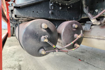 ŷ������ 4.5L���� 240���� 4X2 ��ʿ��8�� 9.8����ʽ�ػ���ͼƬ