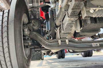 ŷ������ 4.5L���� 240���� 4X2 ��ʿ��8�� 9.8����ʽ�ػ���ͼƬ