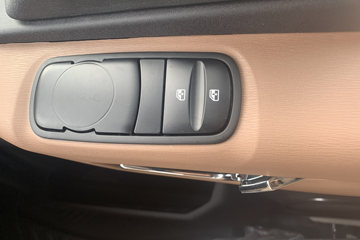 �������KR PLUS 2025�� 7L���� 330���� 4X2 ��ʿ��10�� 9.6����ʽ�ػ���ͼƬ