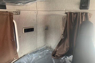 �������KR PLUS 2025�� 7L���� 330���� 4X2 ��ʿ��10�� 9.6����ʽ�ػ���ͼƬ