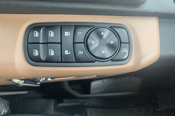 �������KR PLUS 2025�� 7L���� 330���� 4X2 ��ʿ��10�� 9.6����ʽ�ػ���ͼƬ