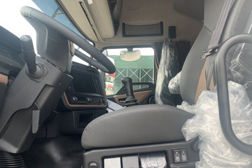 �������KR PLUS 2025�� 7L���� 330���� 4X2 ��ʿ��10�� 9.6����ʽ�ػ���ͼƬ