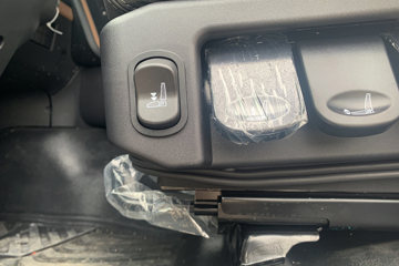 �������KR PLUS 2025�� 7L���� 330���� 4X2 ��ʿ��10�� 9.6����ʽ�ػ���ͼƬ