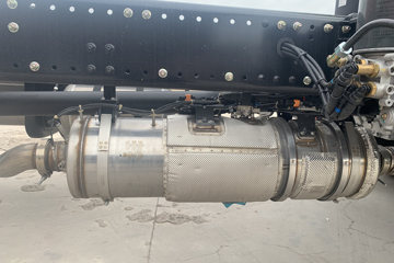 �������KR PLUS 2025�� 7L���� 330���� 4X2 ��ʿ��10�� 9.6����ʽ�ػ���ͼƬ