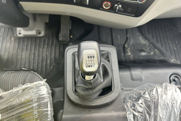 ����HOWOͳ˧ 2.5L���� 180���� �й�����12�� 4.15�׵�����ʽ�ῨͼƬ