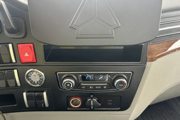 ����HOWOͳ˧ 2.5L���� 180���� �й�����12�� 4.15�׵�����ʽ�ῨͼƬ