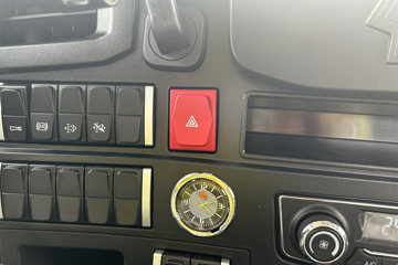 ����HOWOͳ˧ 2.5L���� 180���� �й�����12�� 4.15�׵�����ʽ�ῨͼƬ