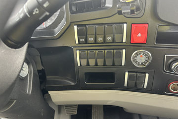 ����HOWOͳ˧ 2.5L���� 180���� �й�����12�� 4.15�׵�����ʽ�ῨͼƬ