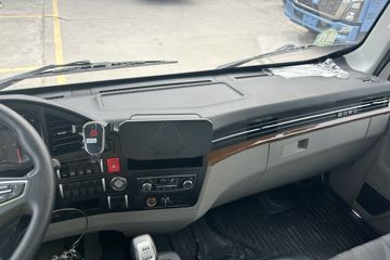 ����HOWOͳ˧ 2.5L���� 180���� �й�����12�� 4.15�׵�����ʽ�ῨͼƬ