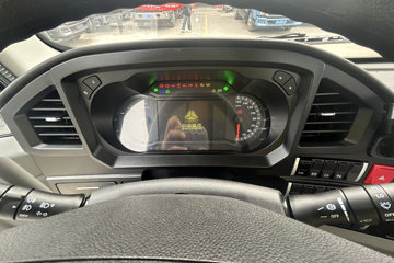 ����HOWOͳ˧ 2.5L���� 180���� �й�����12�� 4.15�׵�����ʽ�ῨͼƬ