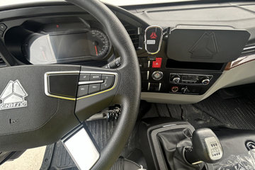 ����HOWOͳ˧ 2.5L���� 180���� �й�����12�� 4.15�׵�����ʽ�ῨͼƬ