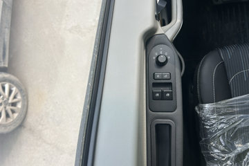 ����HOWOͳ˧ 2.5L���� 180���� �й�����12�� 4.15�׵�����ʽ�ῨͼƬ