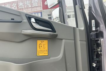 ����HOWOͳ˧ 2.5L���� 180���� �й�����12�� 4.15�׵�����ʽ�ῨͼƬ