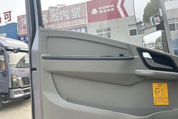 ����HOWOͳ˧ 2.5L���� 180���� �й�����12�� 4.15�׵�����ʽ�ῨͼƬ