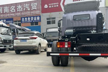 ����HOWOͳ˧ 2.5L���� 180���� �й�����12�� 4.15�׵�����ʽ�ῨͼƬ