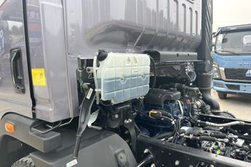 ����HOWOͳ˧ 2.5L���� 180���� �й�����12�� 4.15�׵�����ʽ�ῨͼƬ