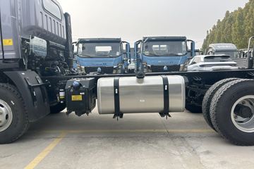 ����HOWOͳ˧ 2.5L���� 180���� �й�����12�� 4.15�׵�����ʽ�ῨͼƬ