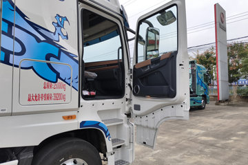 ���������콢KX ���߰� 14.5L LNG 630���� 6X4 ����12�� AMT�Զ��� ǣ����ͼƬ