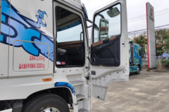 东风天龙旗舰KX 王者版 14.5L LNG 630马力 6X4 伊顿12档 AMT自动档 牵引车