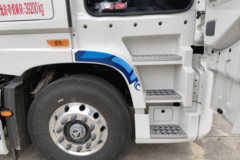 东风天龙旗舰KX 王者版 14.5L LNG 630马力 6X4 伊顿12档 AMT自动档 牵引车