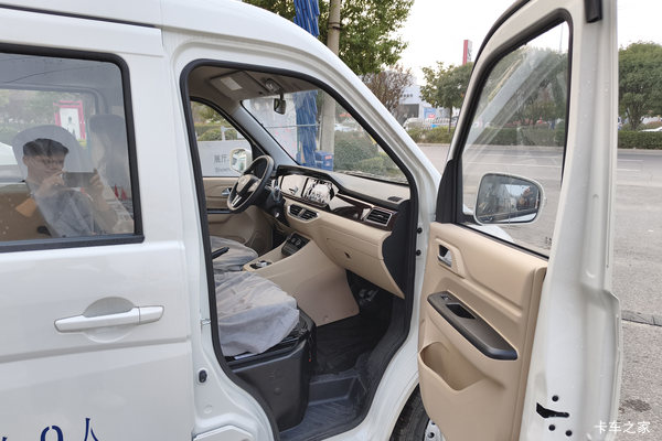 购跨越星V7EV电动封闭厢货 享高达0.4万优惠