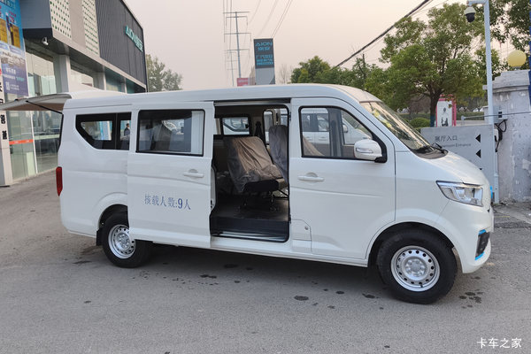 购跨越星V7EV电动封闭厢货 享高达0.4万优惠