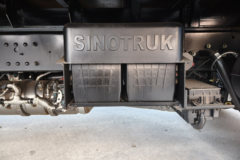 重汽HOWO悍将 2.5L柴油 180马力 中国重汽8档 4.15米单排仓栅式轻卡