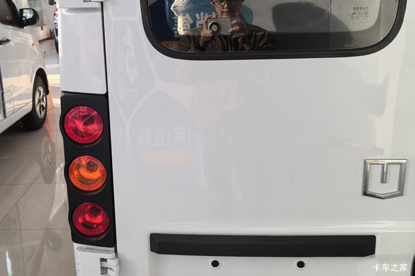 优惠0.2万 沈阳市星享V6E功能版电动封闭厢货系列超值促销