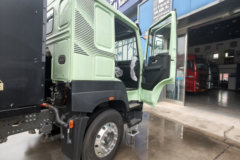 中国重汽成都商用车 豪沃V7-X 标运版 6X4 纯电动牵引车 宁德时代400kWh