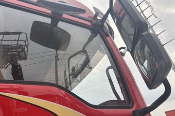 �����ؿ����� ݼӢ�� 4.5L���� 240���� 4X2 ��ʿ��8�� 9.8����������ʽ�ػ���ͼƬ