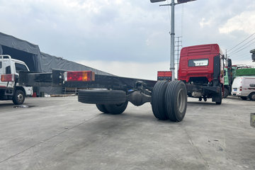 �����ؿ����� ݼӢ�� 4.5L���� 240���� 4X2 ��ʿ��8�� 9.8����������ʽ�ػ���ͼƬ